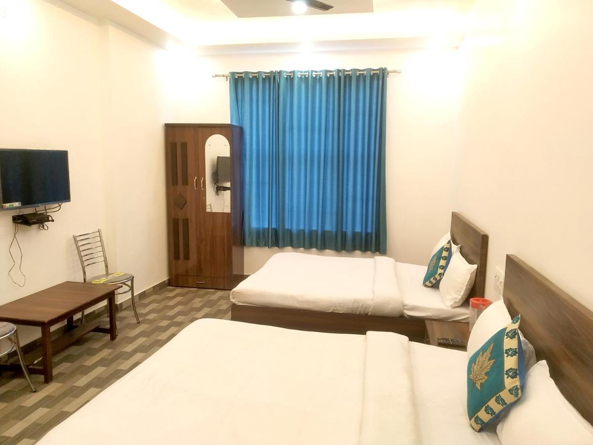 Nv Palace Hotel Vrindāvan Exterior photo